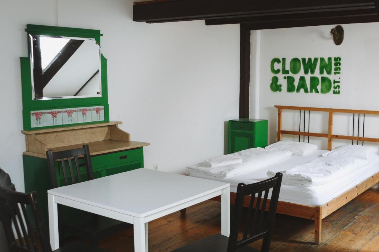 Clown And Bard Hostel Prague Extérieur photo