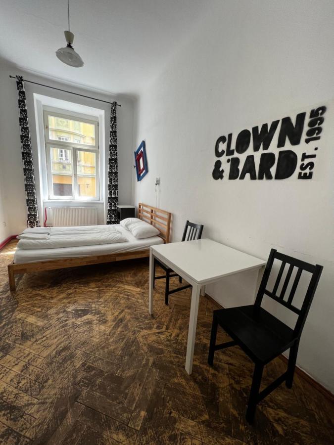 Clown And Bard Hostel Prague Extérieur photo